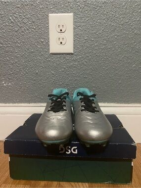 DSG Kids Silver Soccer Cleats with Teal Collar
